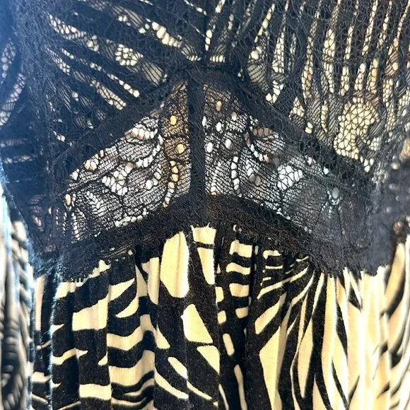 Soma Black and White Palm Leaf Print Chemise Gown Large - Picture 5 of 9